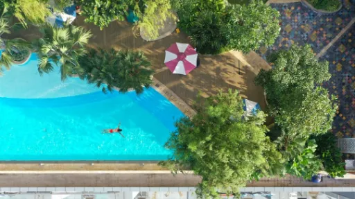 Infinity Swimming Pool - Photo 4